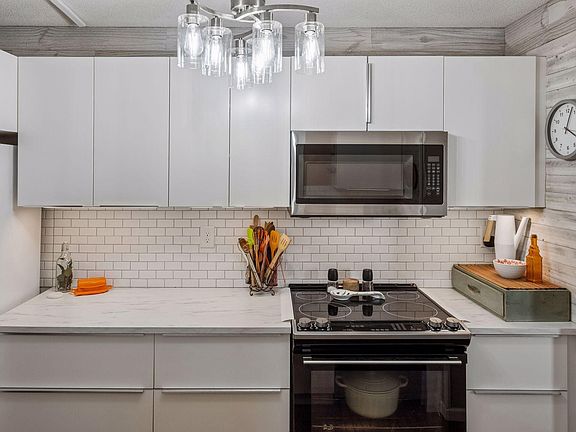 2nd image of 1181 Edgcumbe Rd APT 1216