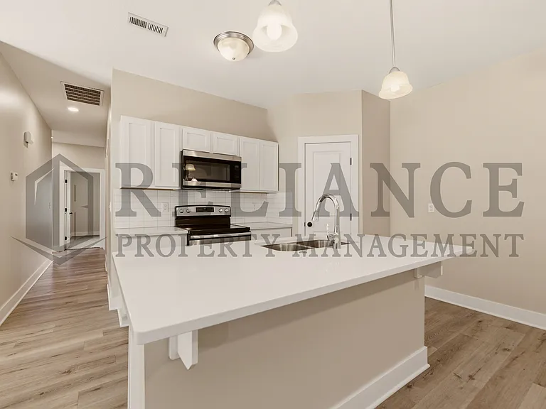 220 W May St — Photo 18
