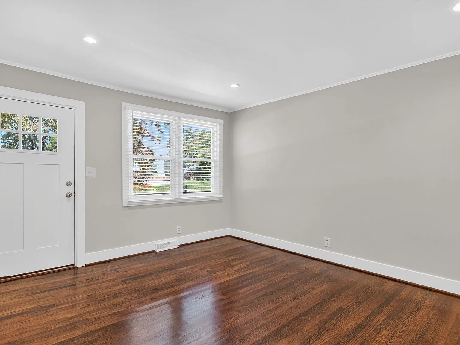 3 bed, 925 sqft, $2,200 — Photo 4