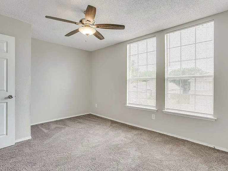 2701 Clovermeadow Dr — Photo 36