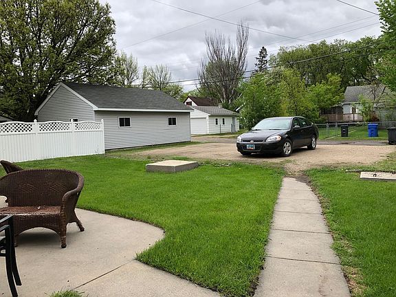 5th image of 1537 University Dr N