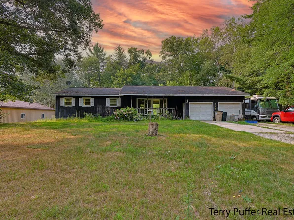 3285 4th St, Twin Lake, MI 49457