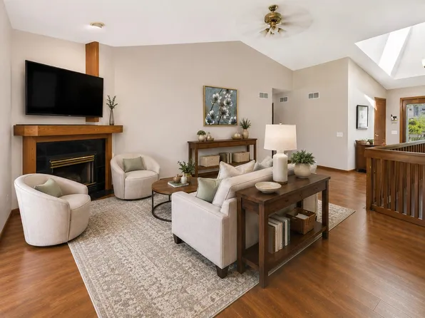 704 Augusta Dr, Waunakee, WI 53597
