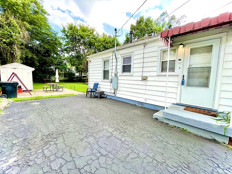 1046 Seelbach Ave — Photo 12