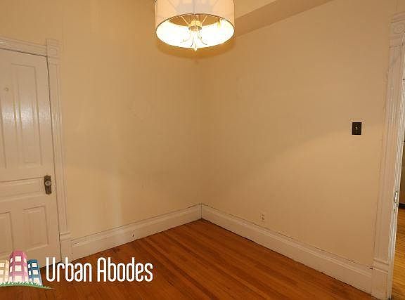 5th image of 931 W Newport Ave #Three