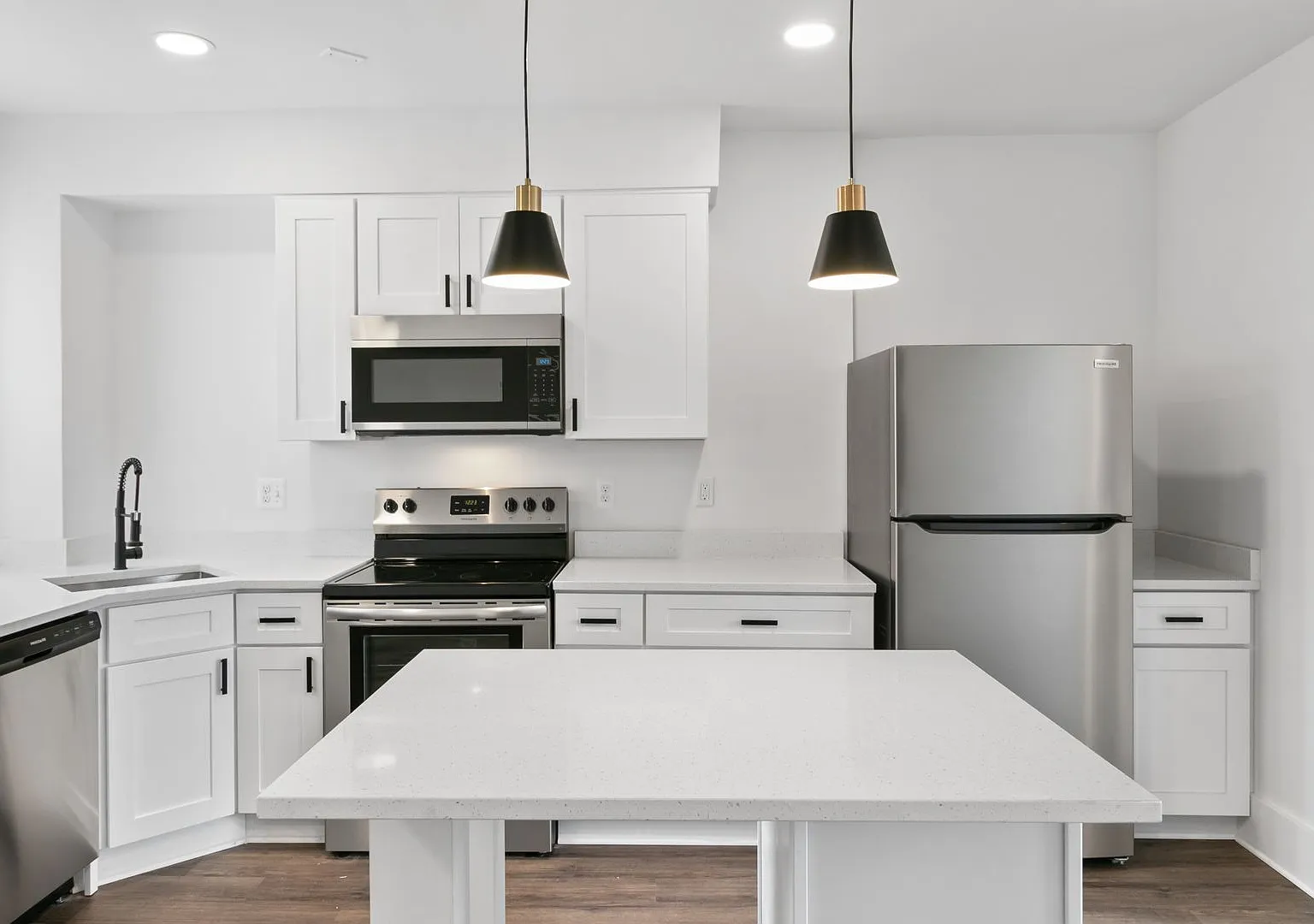 1 Bedroom 1 Bath Unit Available — Photo 1