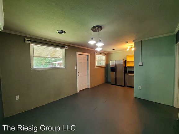 5th image of 550 Smith St APT 3
