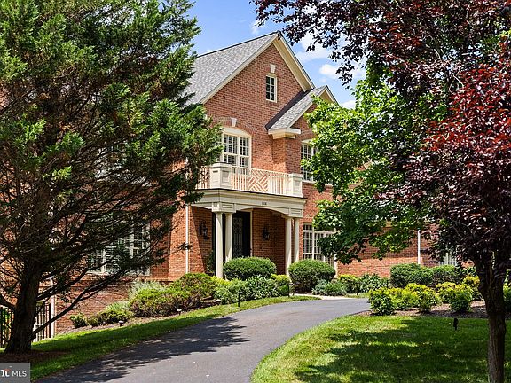 3rd image of 1108 Hobnail Ct