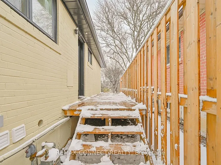 55 Taysham Cres — Photo 10