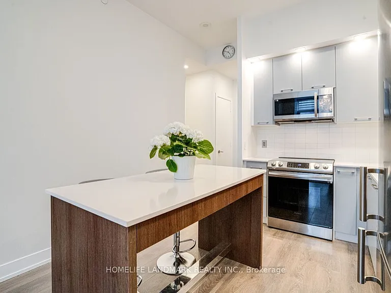9471 Yonge St #745 — Photo 11
