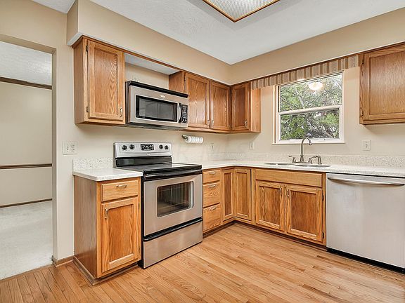 3rd image of 12281 Butterfield Dr