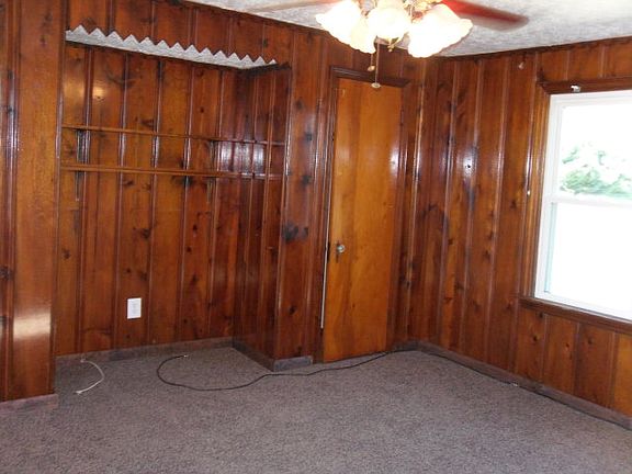 5th image of 2057 Russell Ave