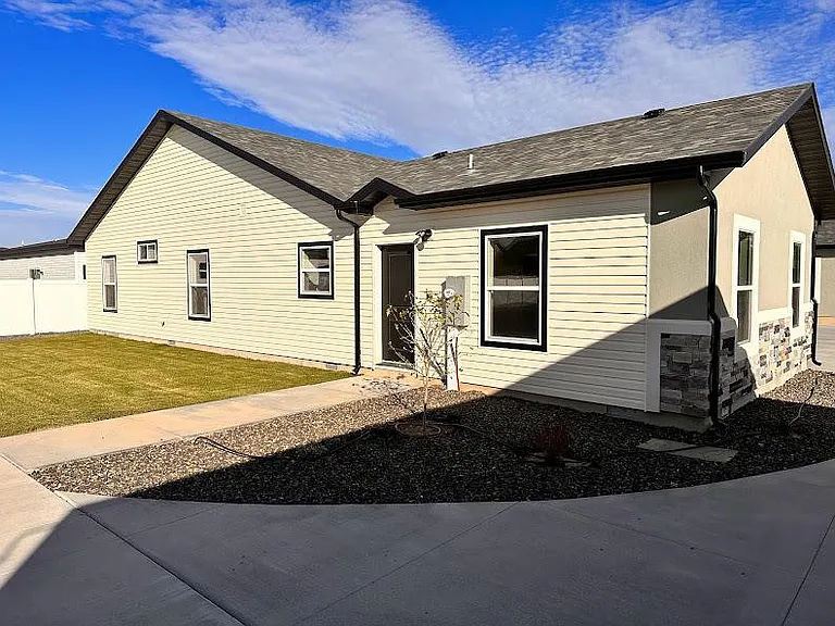1025 W Cheney Dr — Photo 5