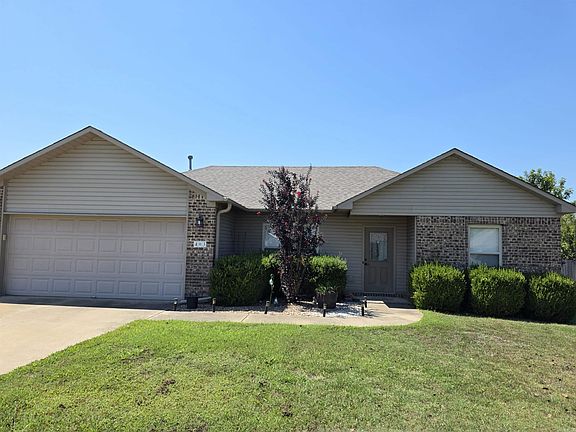 2nd image of 403 Apricot St
