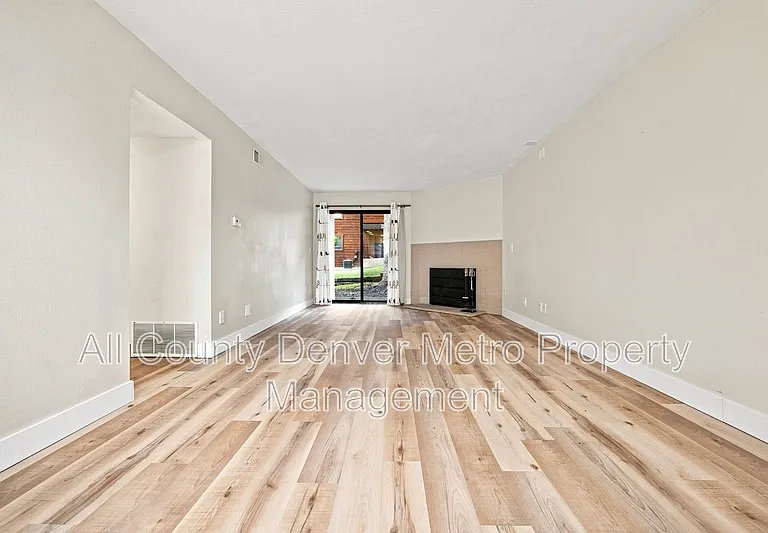 433 Wright St #101 — Photo 3