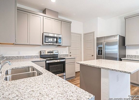 5th image of 2055 Silver Oak Dr