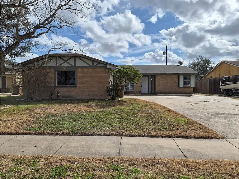 6013 Parkview Dr — Photo 1