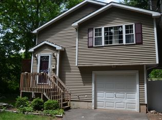 1 Meadow Rd, Hamden, CT 06514