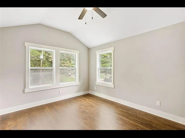 2039 Glendale Dr — Photo 28