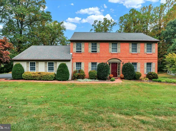 15 Forest View Dr, Wernersville, PA 19565