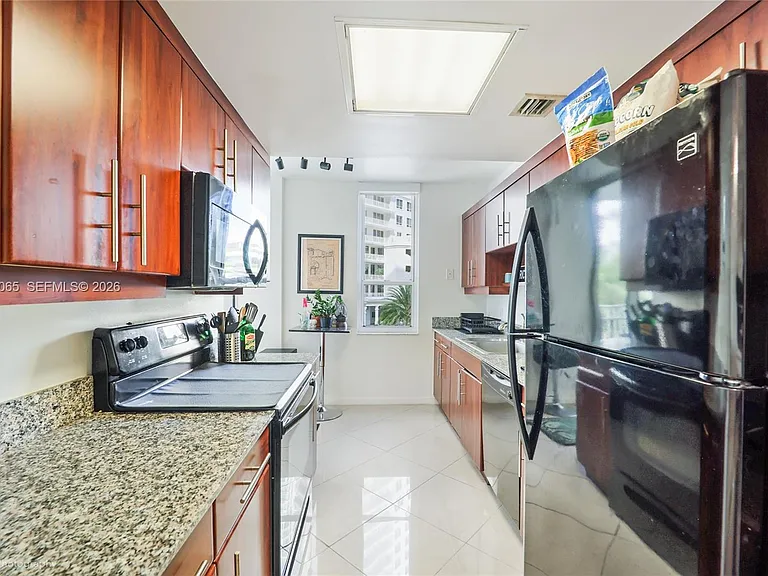 701 Brickell Key Blvd #404 — Photo 6