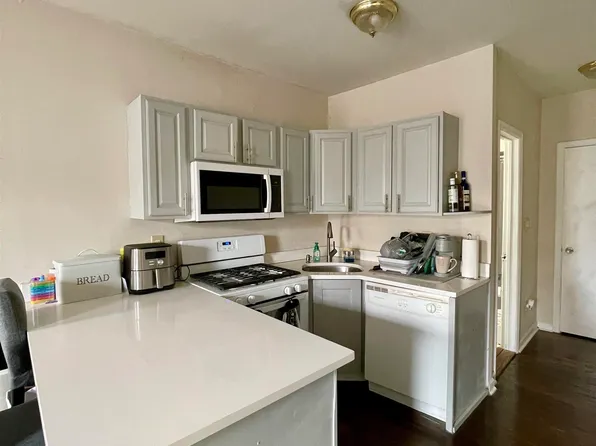 231 Griffith Street image 3 of 6