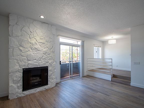 2nd image of 11315 Moorpark St #102