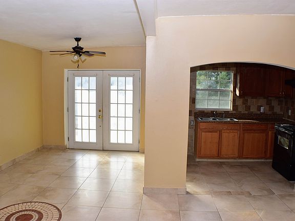 2nd image of 609 Camellia Ct
