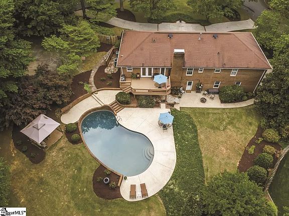 4th image of 101 Holly Park Ln