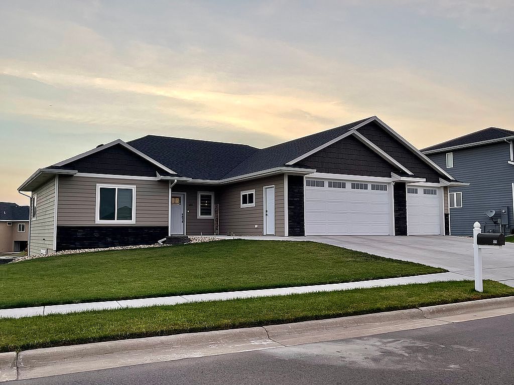 1011 Sandtrap Cir, Dell Rapids, SD 57022 Zillow