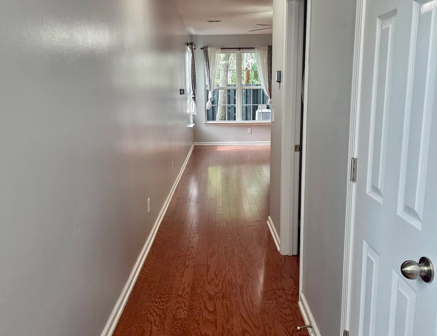 4 bed, 3.5 bath, 1900 sqft, $3,100 — Photo 2