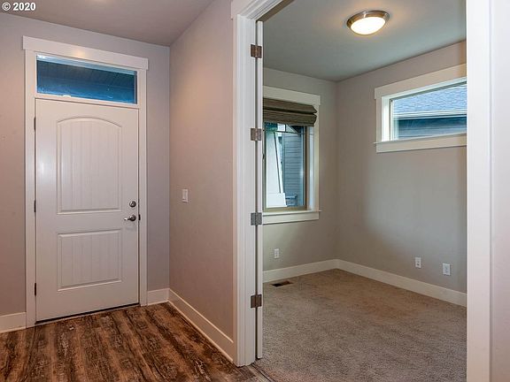 4th image of 805 SE Bacarra St