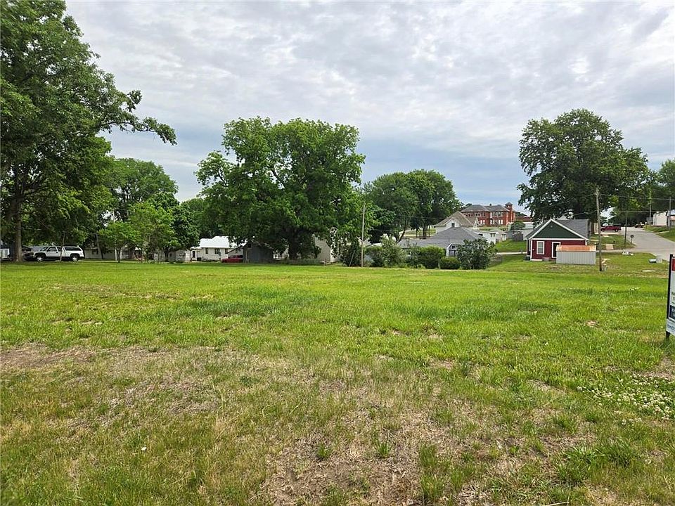 2nd image of 202 N Ives St