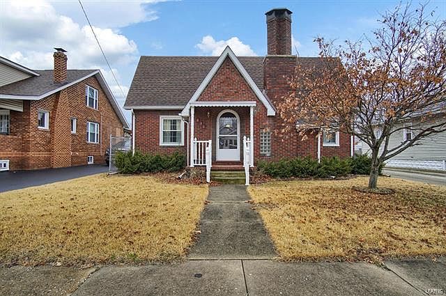 1st image of 838 E Lorena Ave