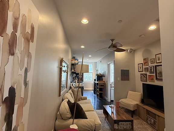4th image of 131 N 20th St APT 4
