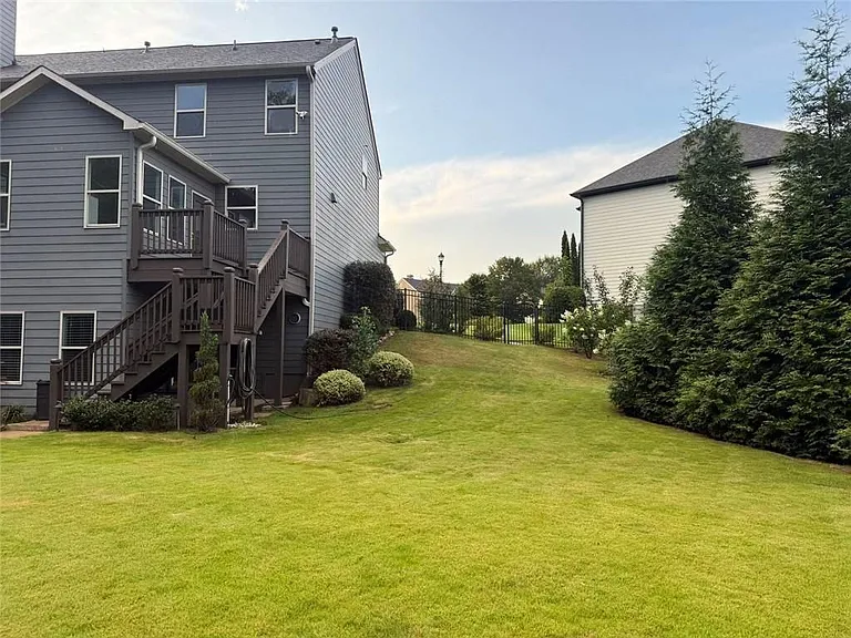 307 Ashgrove Ct — Photo 16