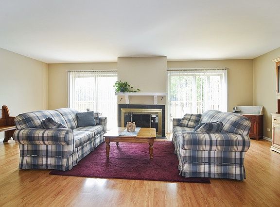 2nd image of 377 E Forest Knoll Dr
