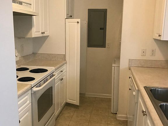 Kitchen with stackable washer/dryer