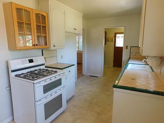 3rd image of 609 W Kettleman Ln