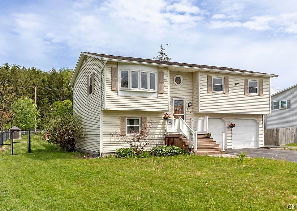 1st image of 206 Hickory Way