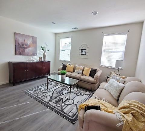 4th image of 111 San Pedro St