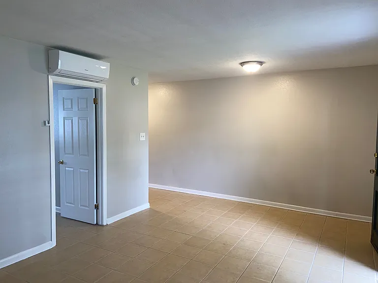Tara House West Apartments — Photo 9