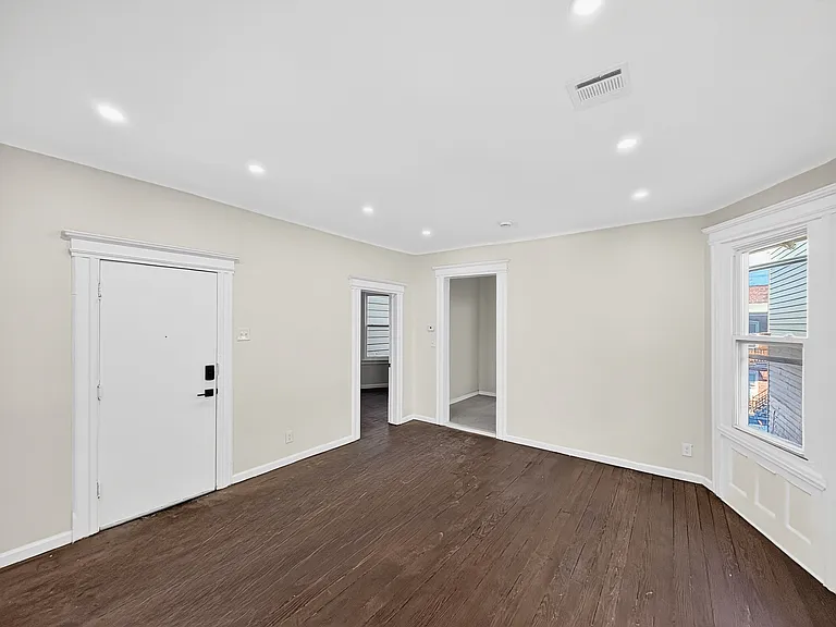 345 Walnut St #3R — Photo 13