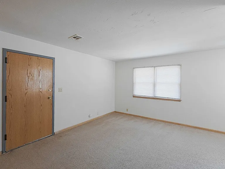 4321 Holdrege St #1 — Photo 3