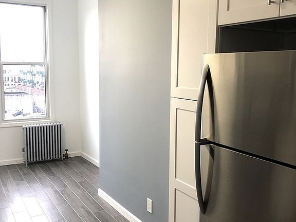 2nd image of 158 Wyckoff Ave APT 3L