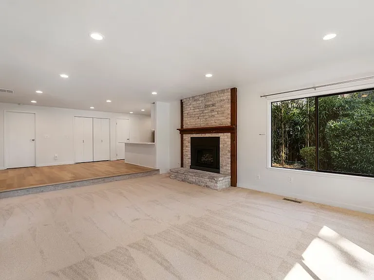 2217 Sahalee Dr W — Photo 9