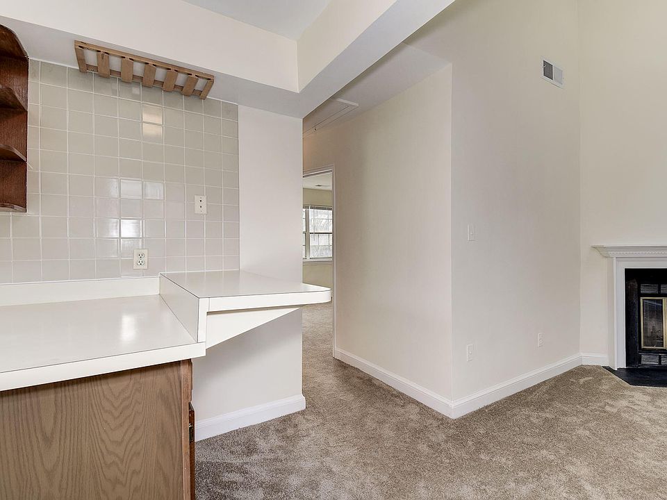1st image of 2103 N Taft St APT 116