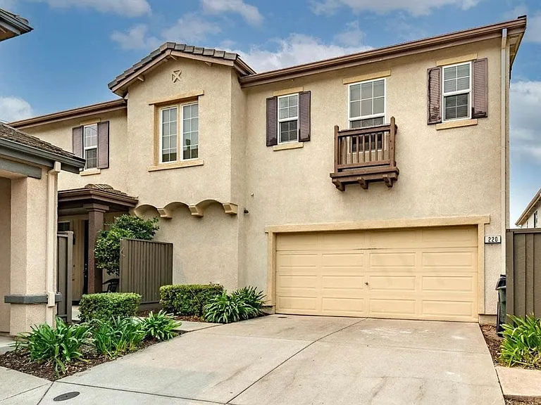 220 Candela Cir — Photo 1