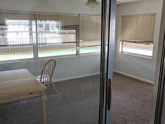 3rd image of 15 Oak Hollow Dr