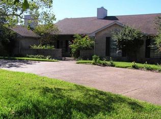 303 Olympic Dr, Rockport, TX 78382